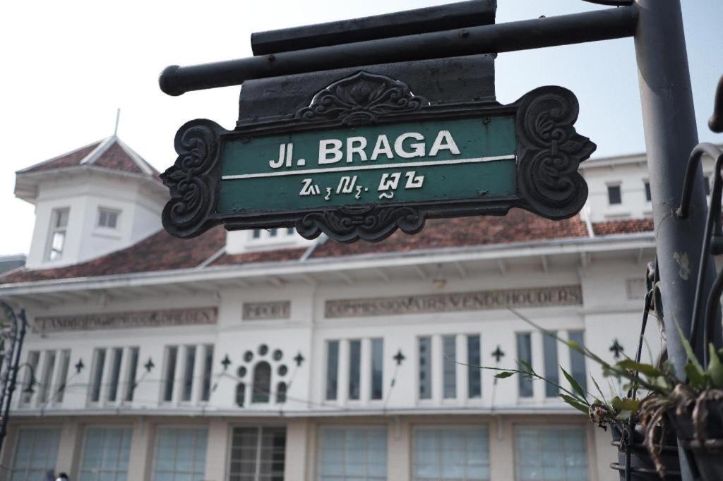 The Batik Bed And Coffee Bandung Hotel Bagian luar foto