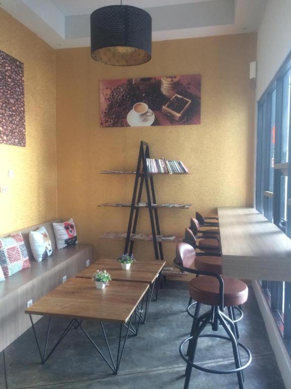 The Batik Bed And Coffee Bandung Hotel Bagian luar foto